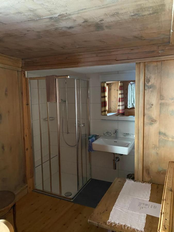 Hotel Chasa Chalavaina Mustair Room photo